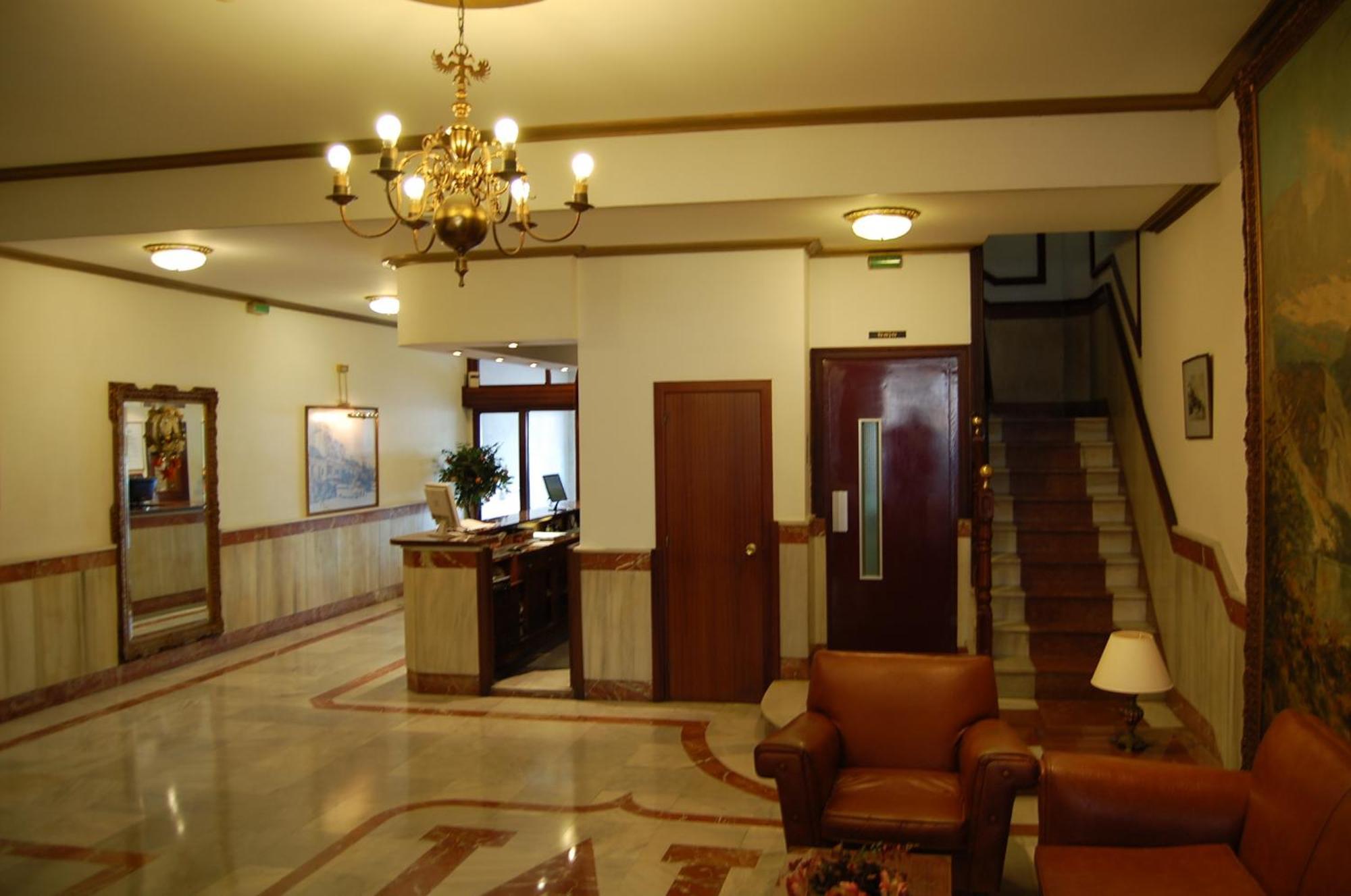 Hotel Marina Victoria Algeciras Exterior photo